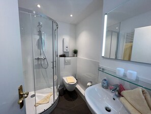 Séchoir à cheveux, serviettes fournies