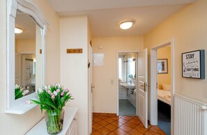 Unclassified image, 5 of 27, button