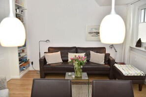 TV, stereo - Bi Lütten - A modern and bright vacation apartment in the heart of (Wenningstedt-Braderup (Sylt))