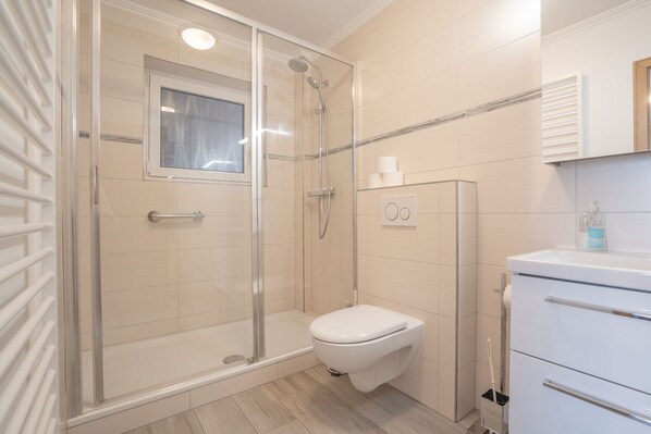 Shower, towels