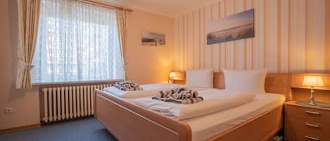 1 habitación, tabla de planchar con plancha, wifi y ropa de cama