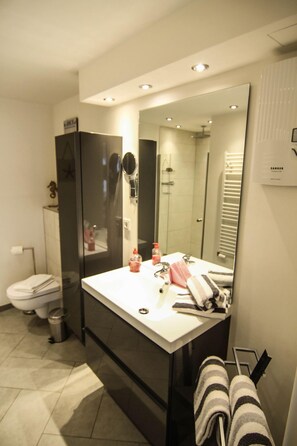Hair dryer, towels