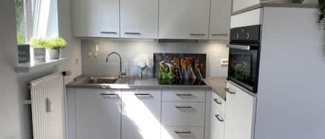 Kühlschrank, Ofen, Herdplatte, Geschirrspüler