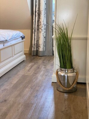 Unclassified image, 3 of 25, button