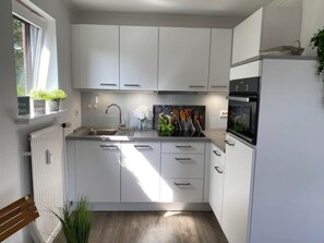 Unclassified image, 4 of 25, button