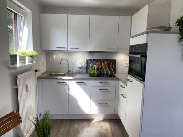 Unclassified image, 1 of 25, button