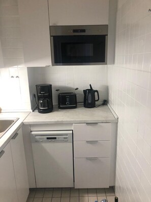 Fridge, microwave, stovetop, dishwasher - Happiness - Relaxed island life: Cozy vacation apartment in Westerland on Sylt (Sylt)