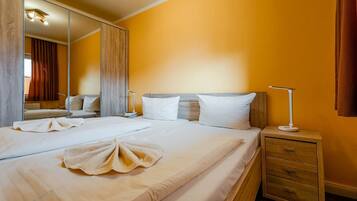 2 habitaciones, tabla de planchar con plancha, wifi y ropa de cama