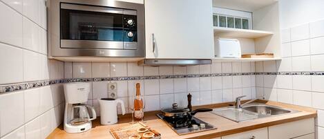 Fridge, microwave, stovetop, coffee/tea maker