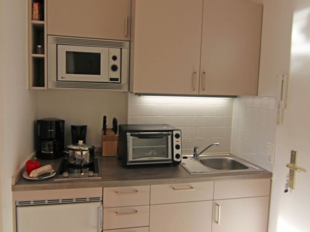 Frigorifero, microonde, forno, piano cottura