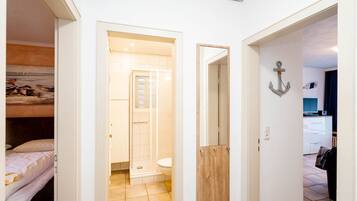 Dusche, Haartrockner, Handtücher