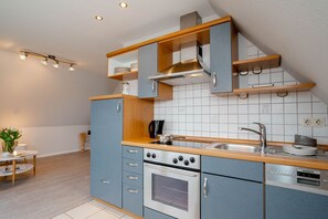 Fridge, oven, stovetop, dishwasher