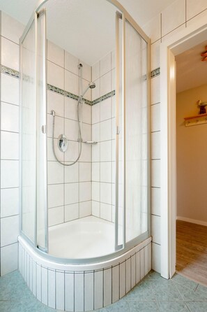 Shower, hair dryer, towels - Seute Deern - Moin Moin and welcome to the apartment "Seute Deern". (Sylt-Ost)