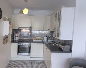 Réfrigérateur, four, plaque de cuisson, lave-vaisselle