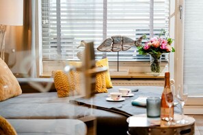 Unclassified image, 3 of 52, button