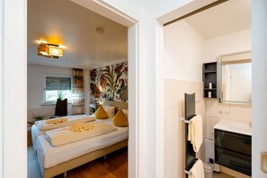 Unclassified image, 3 of 52, button