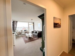 Fernseher, DVD-Player, Stereoanlage