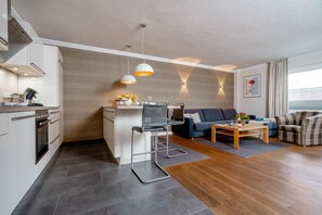 Unclassified image, 5 of 21, button