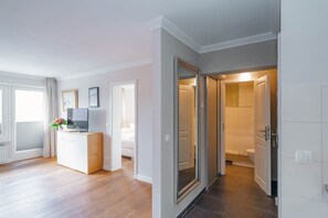 Unclassified image, 3 of 21, button