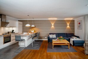 Unclassified image, 2 of 21, button