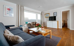 Unclassified image, 4 of 21, button