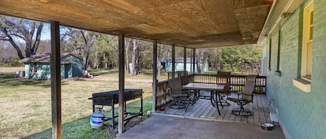 Outdoor dining