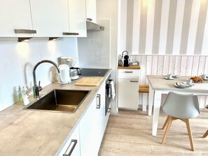 Geladeira, fogão, cooktop, lava-louças