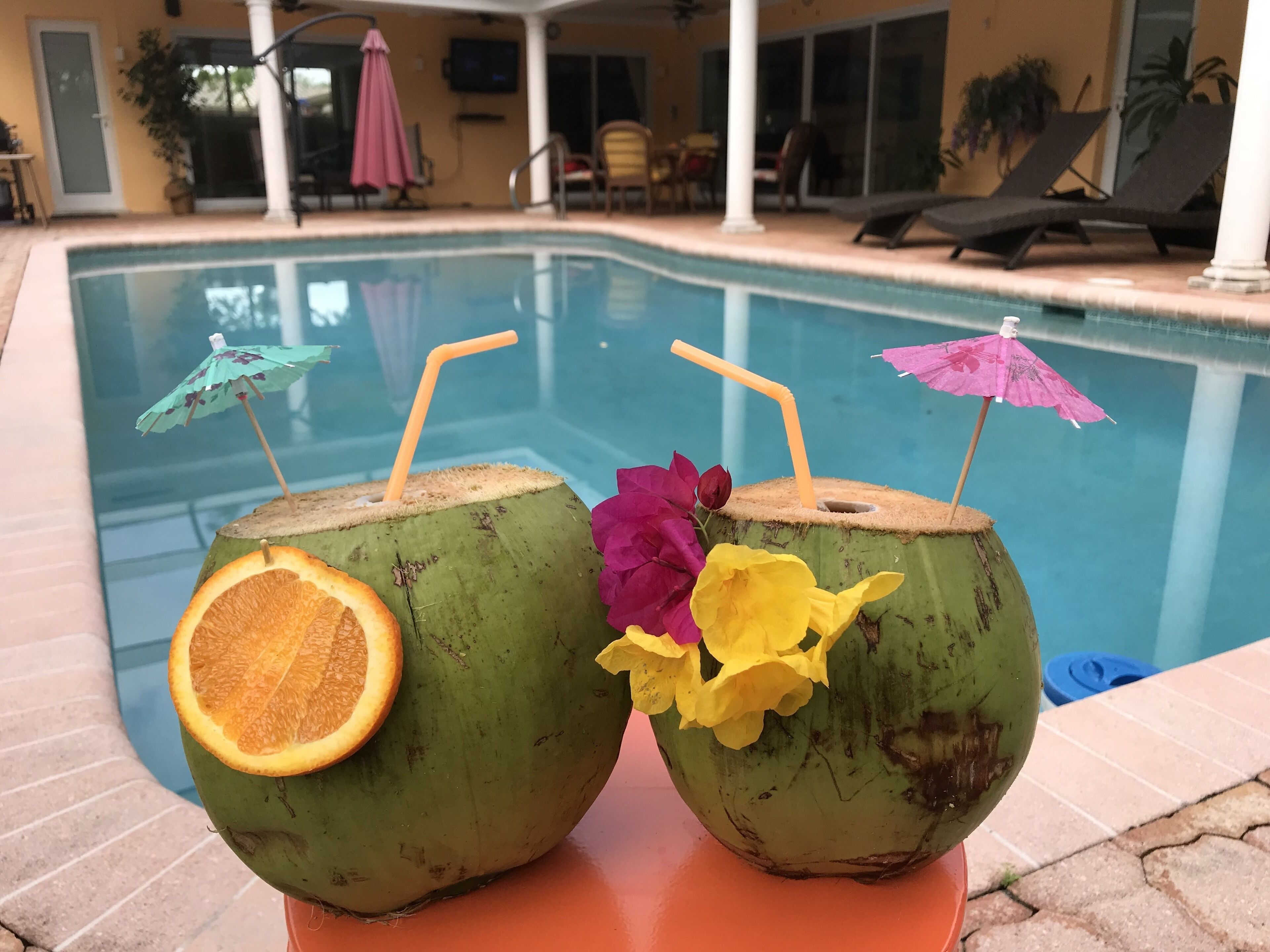 Een buitenzwembad, een verwarmd zwembad