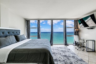 Beachfront condo-We are on the Beach-Views every window-Patio Pool-No resort fee