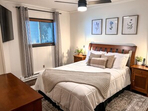 3 bedrooms, free WiFi, bed sheets - Modern Snowshoe Retreat - 3BR/2BA - Walk to Slopes + Mountain Views (Snowshoe)