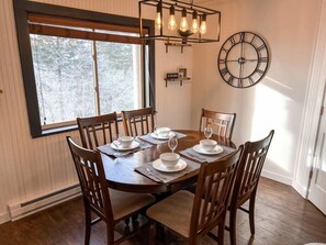 Dining - Modern Snowshoe Retreat - 3BR/2BA - Walk to Slopes + Mountain Views (Snowshoe)