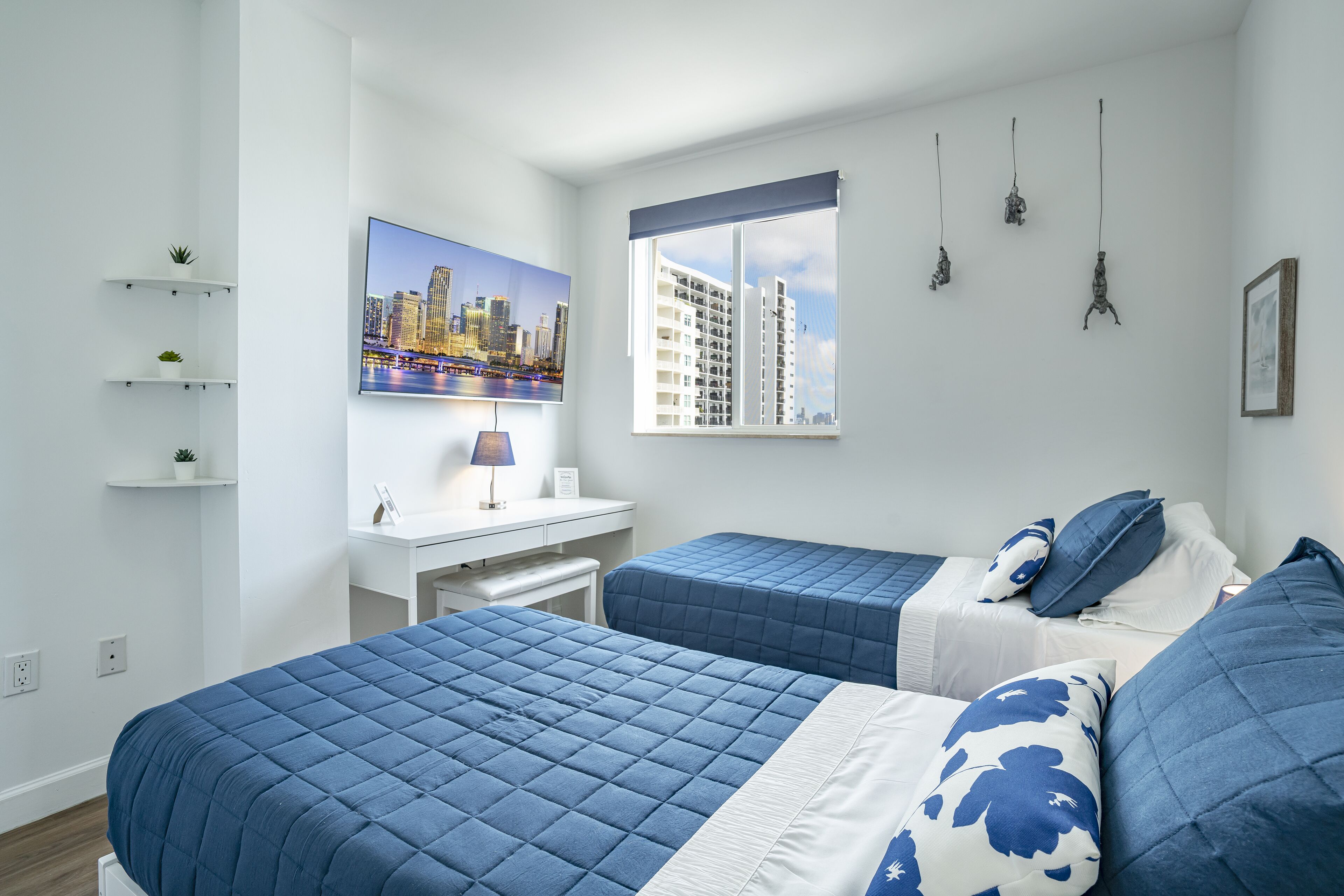 3 bedrooms, in-room safe, iron/ironing board, travel crib