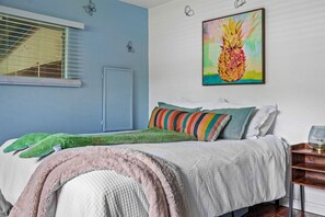 2 bedrooms, desk, iron/ironing board, free WiFi - Waterfront Front Row Seats to Nature’s Best Show (Spring Hill)