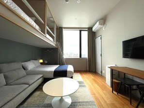 Betten mit Memory-Foam-Matratzen, Zimmersafe, Schreibtisch