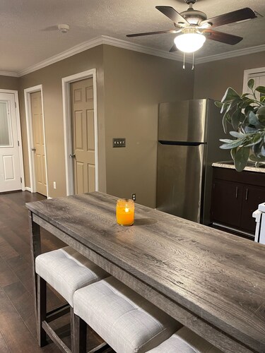 Modern 3 Bedroom, 2.5 bathroom cottage on 1 acre!