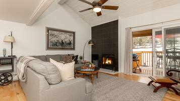 Téléviseur à écran plat, foyer