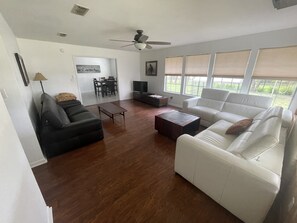 Smart TV, printers - Rocksprings Pool House (Rocksprings)