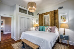 6 bedrooms, iron/ironing board, free WiFi, bed sheets