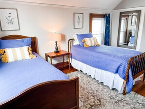 3 bedrooms, desk, free WiFi, bed sheets - 1928 Historic Spacious Victorian Home (Entire House)  (Mandan)