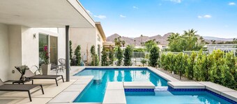 Private home: Open Space, Pool, Spa & Breathtaking Mountain View