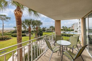 Outdoor dining - North Breakers Condo #311 (Saint Simons Island)