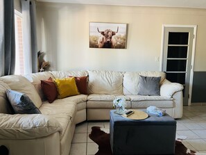 Smart TV - Enjoy this family-friendly house closed to Downtown and pet-friendly (Tucson)