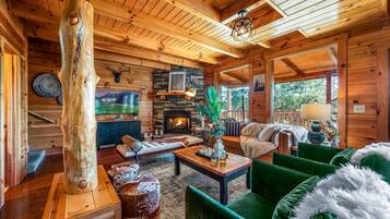 Smart TV, chimenea, videojuegos y futbolito