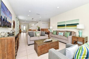 Smart TV, videogames, DVD player, pebolim