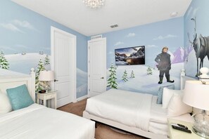 6 Schlafzimmer, Schreibtisch, Bügeleisen/Bügelbrett, Reisekinderbett