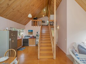 Interior - Tuis Grove - Onemana Holiday Home (Onemana)