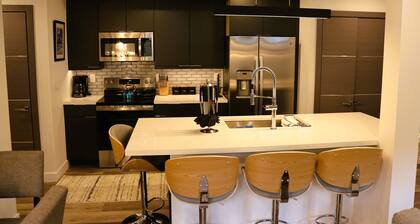 Cozy 2 BR / 2BA Apt - Steps from Ski School and the Village w/ 2 parking spaces!