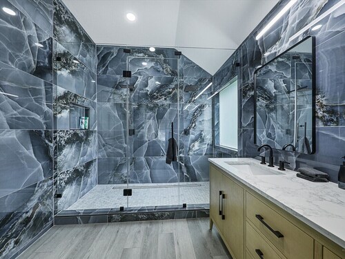 Newly Renovated Luxury 5BR – Family & Game Room