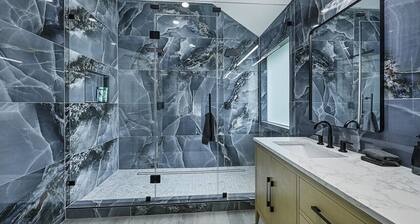Newly Renovated Luxury 5BR – Family & Game Room