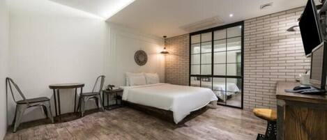 Premium bedding, individually furnished, desk, free WiFi